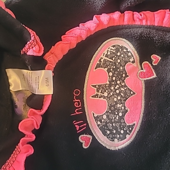 🦄 Baby girl Batman 6-9m Fleece Onesie - Picture 2 of 2